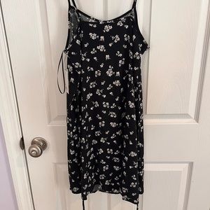 Cute summer dress! Black with white flowers. Size small